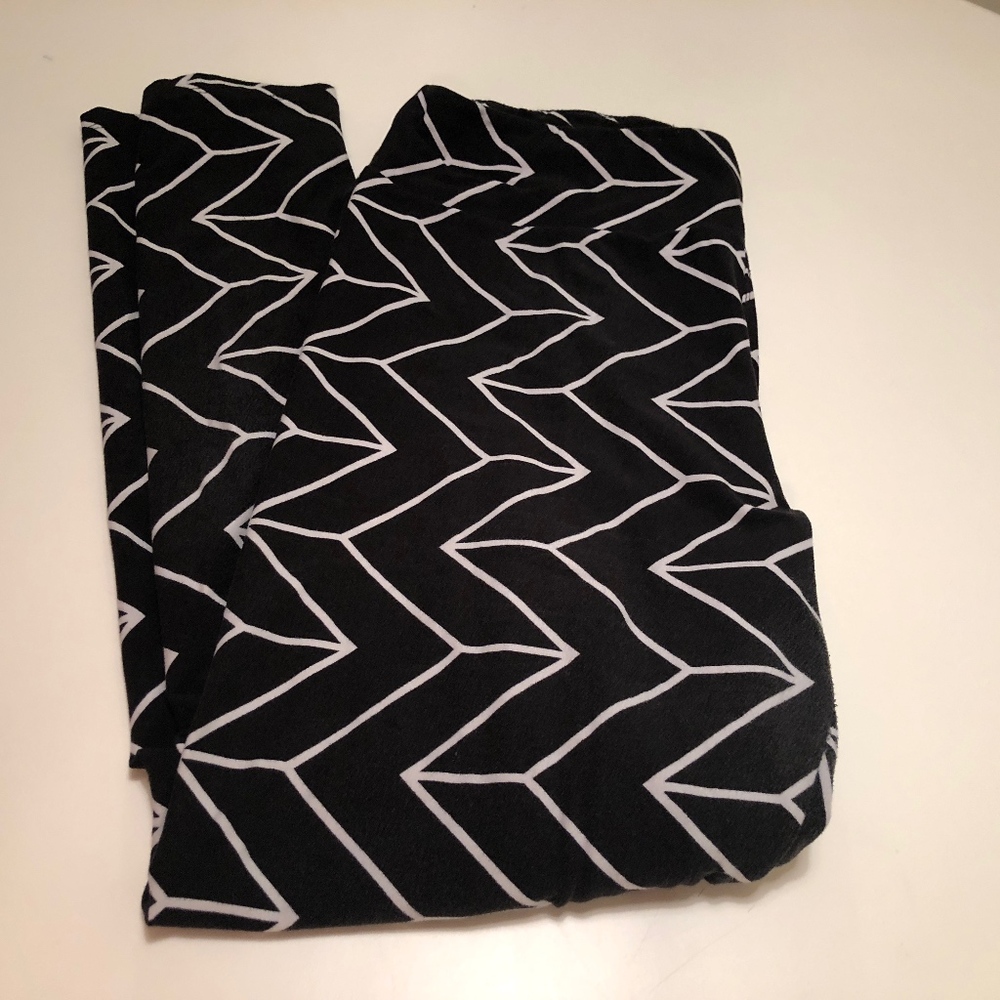 LULAROE - Black/White Pattern Leggings -TC